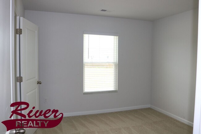 Building Photo - Laurel Park Townhouse