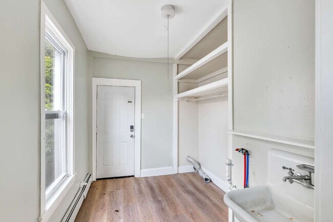 Building Photo - "Charming 3-Bed Oasis at 57 1/2 Saratoga Ave – Spacious 1250 Sq Ft in Waterford, NY!"