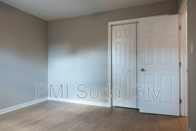 Building Photo - 2401 Truax Ln