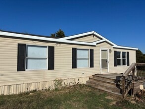 Building Photo - Rural 3/2 on Three Acres!