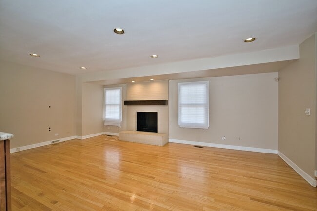 Building Photo - 6700 N Monticello Ave