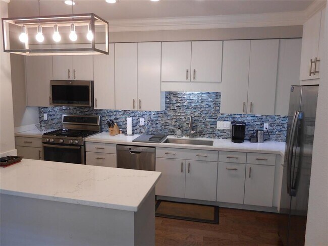 Building Photo - 9588 Doliver Dr