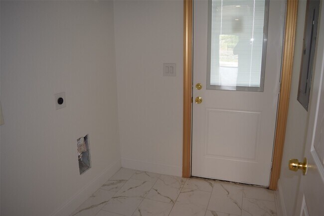 Building Photo - 445 County Rd 5102J