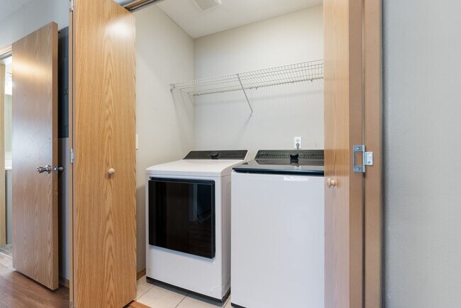 Building Photo - 3Bed/1.5 Bath House available