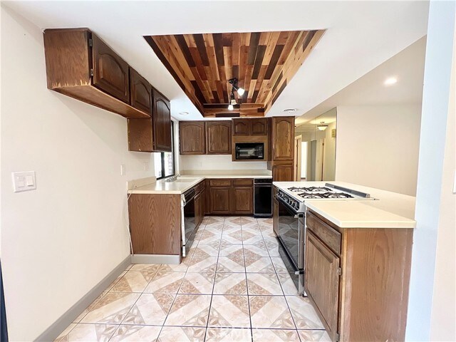 Building Photo - 503 N California Ave