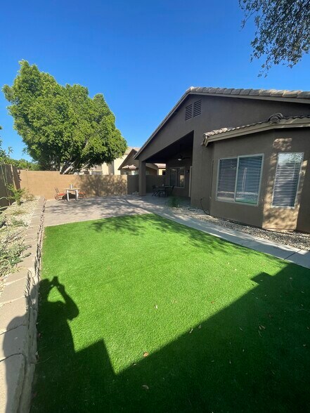 Building Photo - 16242 W Maui Ln
