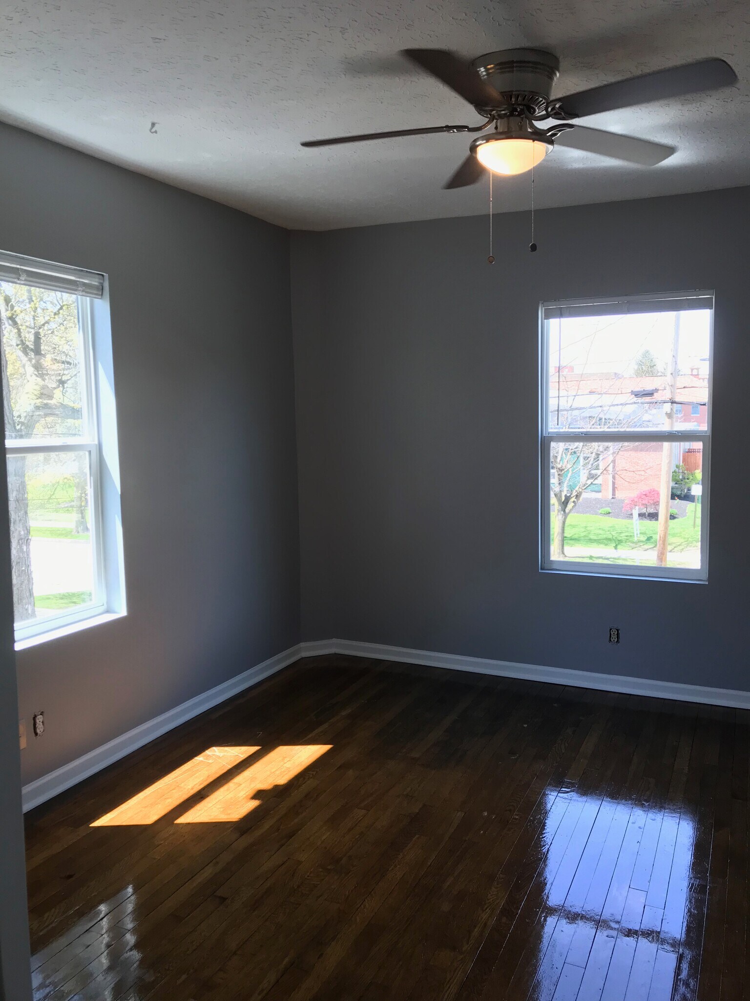 Building Photo - 129 N Main St