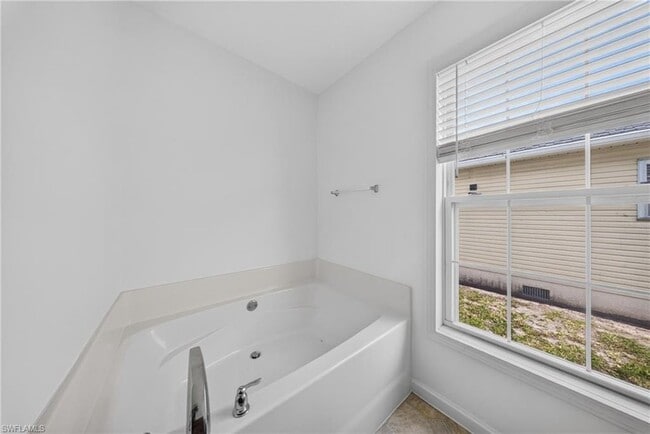 Building Photo - 250 Leawood Cir
