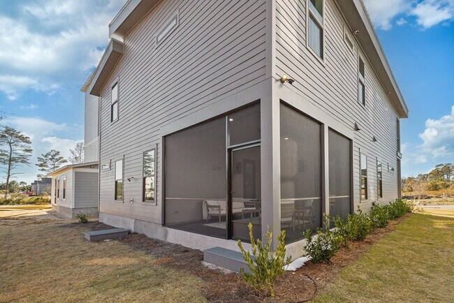 Building Photo - 24 Annabella St