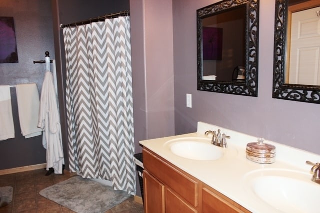 Building Photo - $1,350 | 3 Bedroom, 2 Bathroom Condo | Pet...