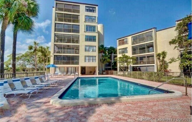 Building Photo - 2322 S Cypress Bend Dr