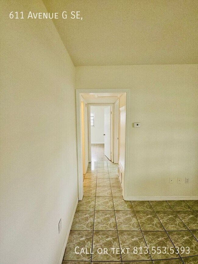Building Photo - 611 Ave G SE