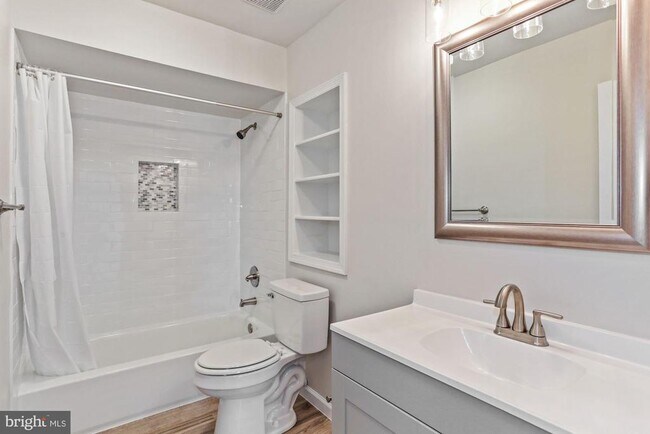 Building Photo - 1454 McLean Mews Ct