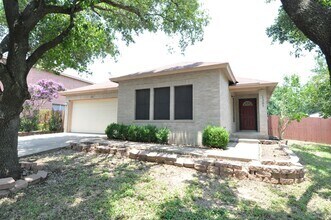 Building Photo - Available NOW! 4 bedrooms, one story, Grea...