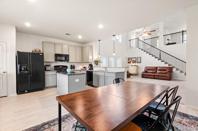 Building Photo - 5872 Strawflower Ln
