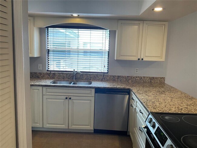 Building Photo - 555 Majestic Way