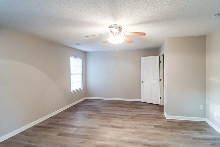 Building Photo - 10947 Hondal Ct