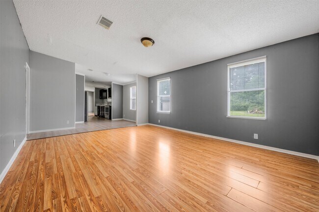 Building Photo - 15807 Cypress Garden Dr