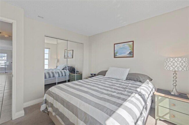 Building Photo - 2860 NE 14th St