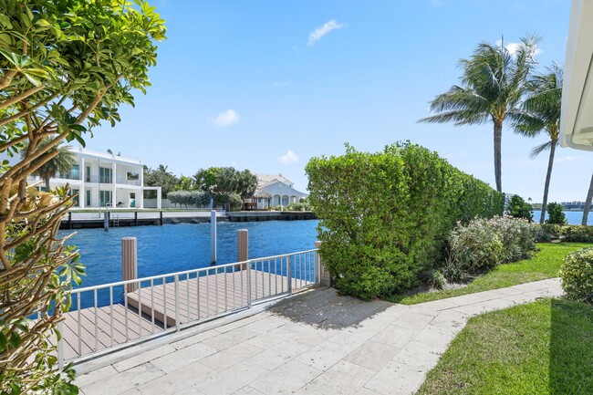 Building Photo - 2204 Notre Dame Dr
