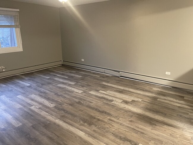 Building Photo - 810 E Shady Way