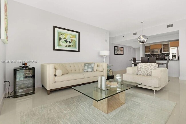 Building Photo - 950 Brickell Bay Dr