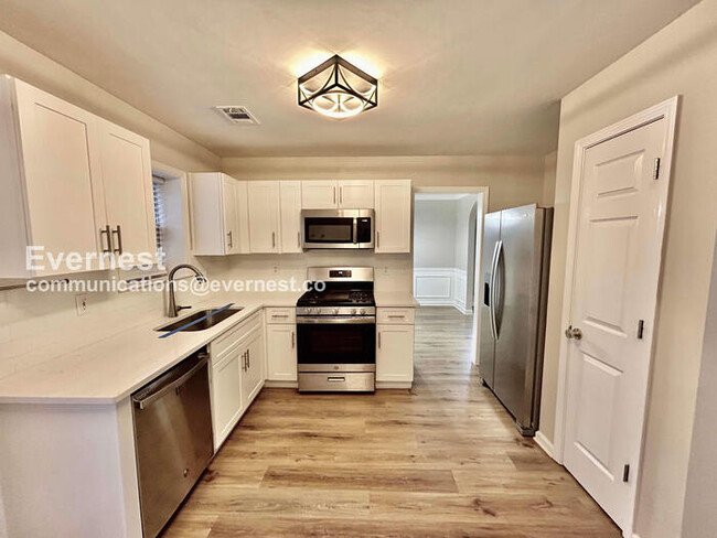 Building Photo - 2250 Winthrope Way Dr