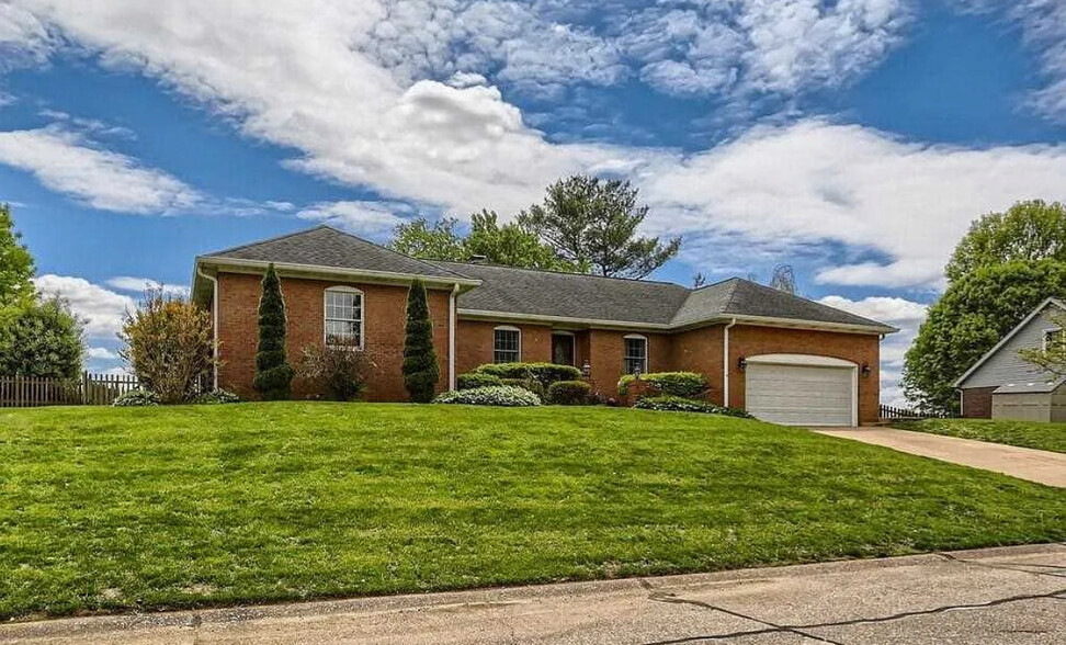 Primary Photo - 10377 Chippewa Dr