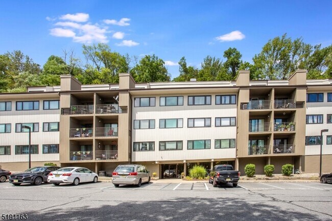 Building Photo - 41 Mt Kemble Ave