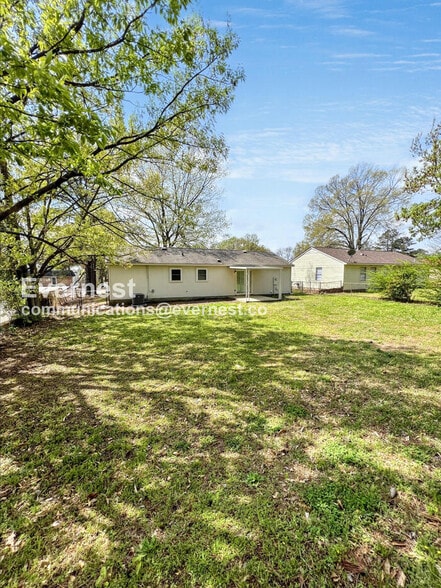 Building Photo - 1582 Custer Dr