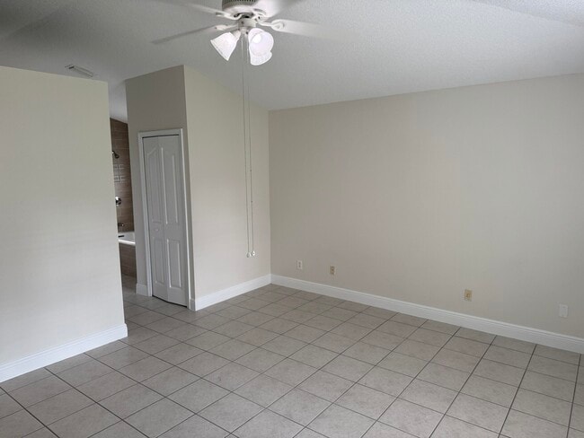 Building Photo - 250 SW Moselle Ave