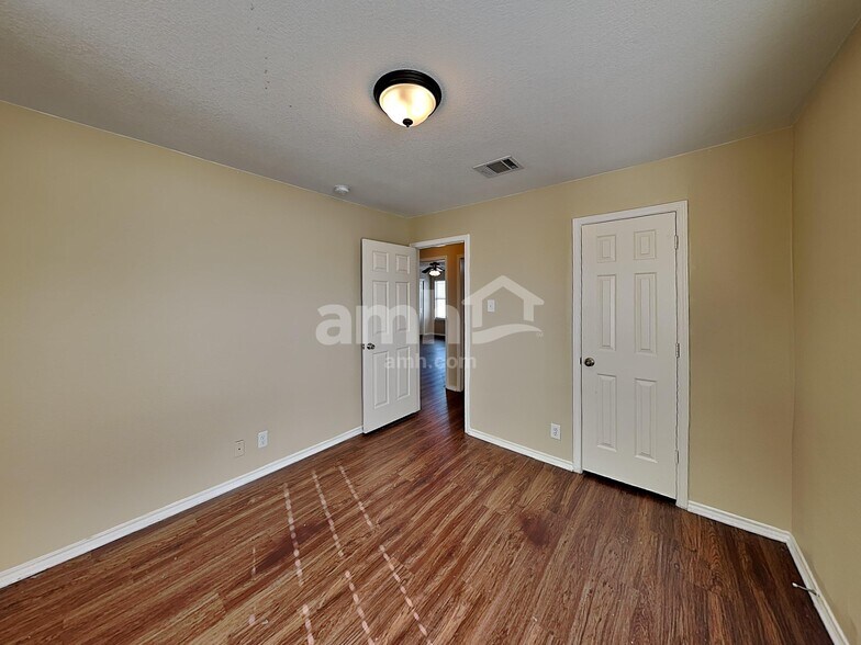 Building Photo - 270 New Country Rd