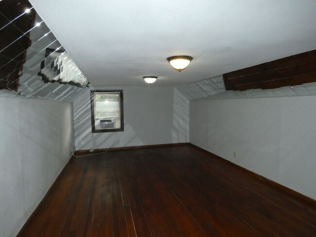 Building Photo - 4701 N Green Hills Rd