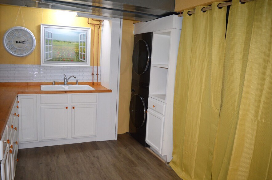 Building Photo - 5270 Summer Ridge Dr