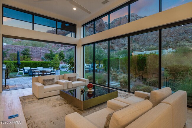 Building Photo - 5841 N Echo Canyon Cir