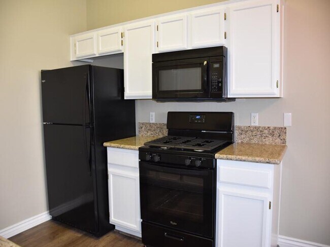 Building Photo - Fully remodeled ground floor 2BR unit in gated Mission Ridge - with garage!