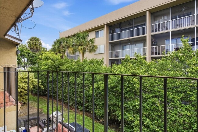 Building Photo - 6850 NW 173rd Dr