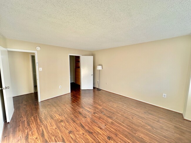 Building Photo - Dupont's Pulchritudinous Palladium 1 bedroom Condo w/ Balcony & Pool. All utilities included.