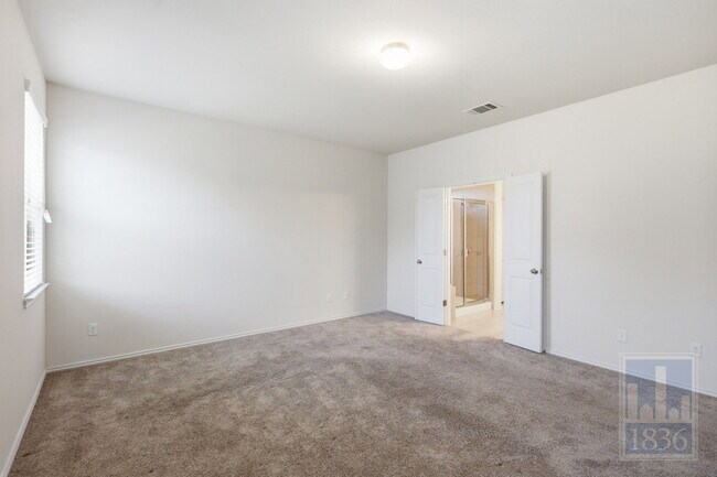 Building Photo - 729 Manzano Ln