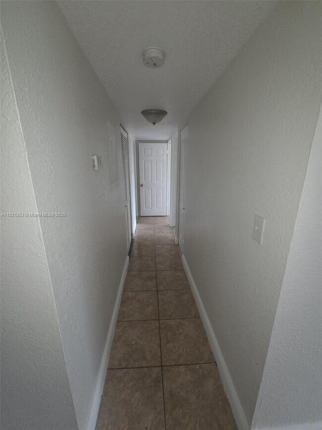 Building Photo - 575 W 69th St