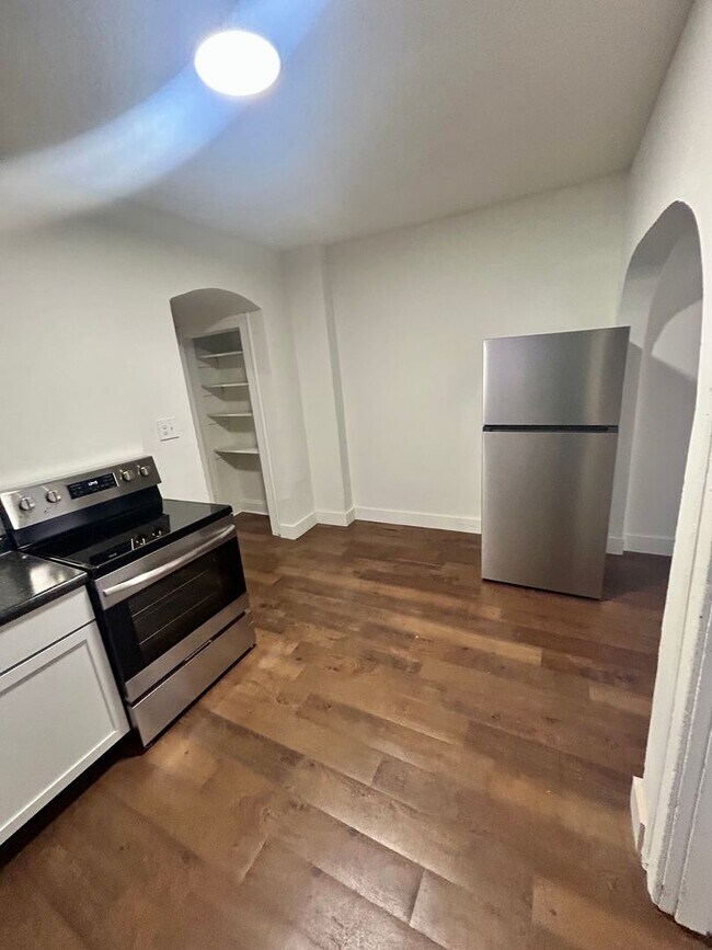 Building Photo - 2922-2924 Ruckle Street