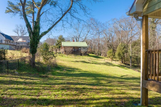 Building Photo - Beautiful 3-Bedroom Ranch on a Spacious Lo...