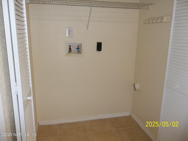 Building Photo - 4915 Baymeadows Rd