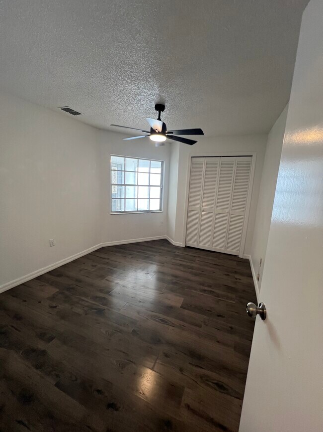 Building Photo - 667 Lake Dexter Cir