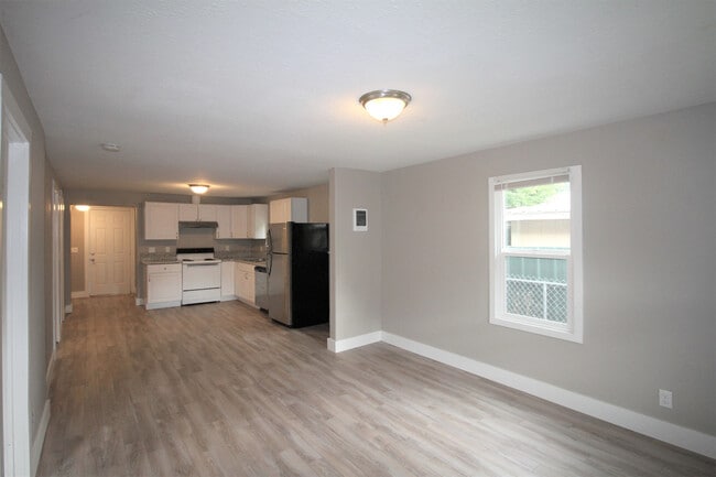 Primary Photo - Classy 3BD/2BA House - Spacious Bedrooms, ...