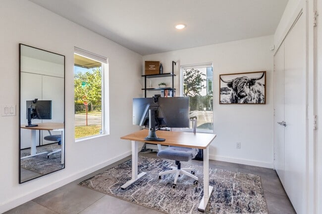 Building Photo - Beautiful Modern Three-Story Townhome minutes from Lower Greenville!