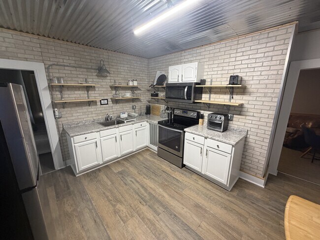 Building Photo - 404 N Washington St