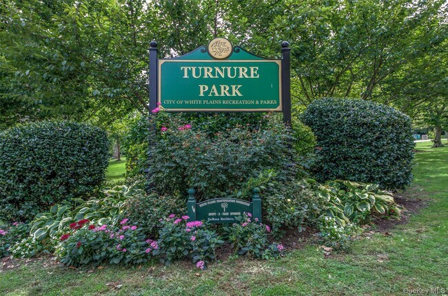 Building Photo - 125 Lake St