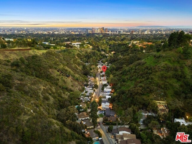 Building Photo - 913-913 1/2 N Beverly Glen Blvd