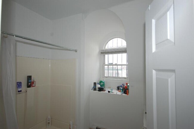 Building Photo - 168 Northampton St